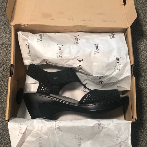 Black Jambu Chloe- Practically new! - Picture 4 of 9